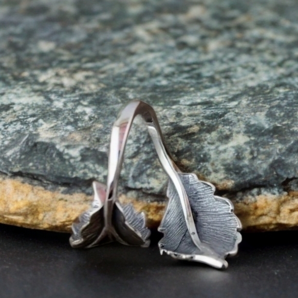 MODCLOTH ADJUSTABLE LEAF WRAP RING 1 - Picture 2 of 4